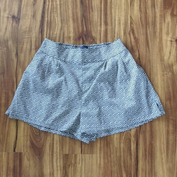 American Eagle Outfitters Fabric Shorts - Picture 1 of 4
